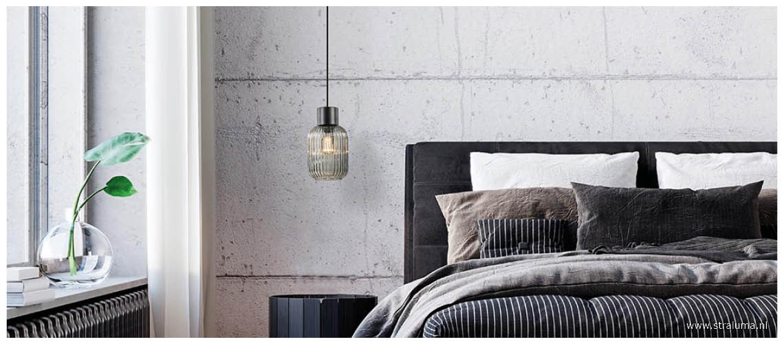 Weer eens wat anders, hanglampjes naast het bed!